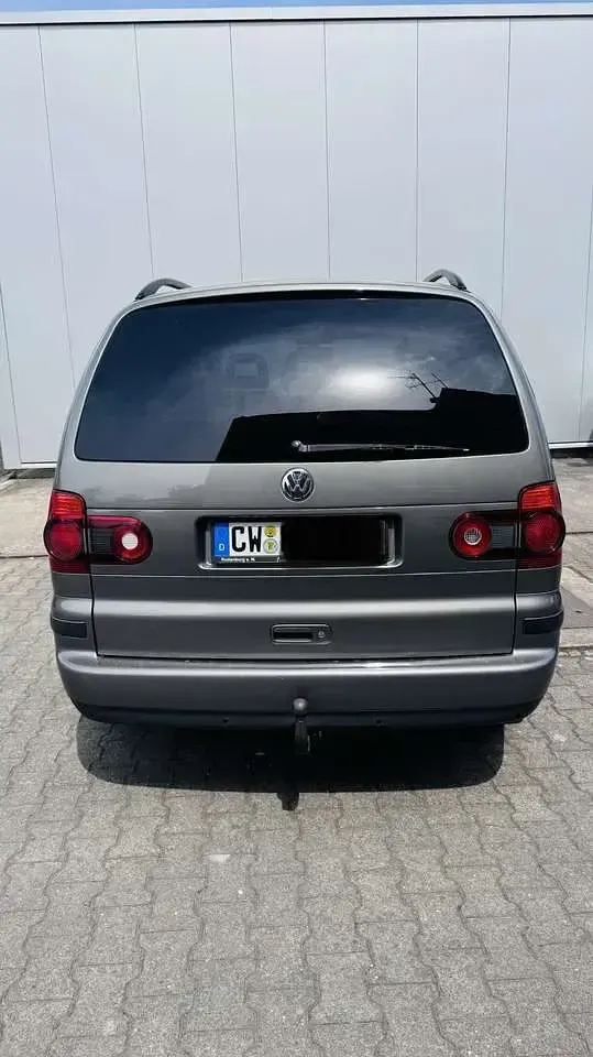 Gebraucht VW Sharan Trendline 140 PS (102 kW) 2010 Grau Van / Kleinbus