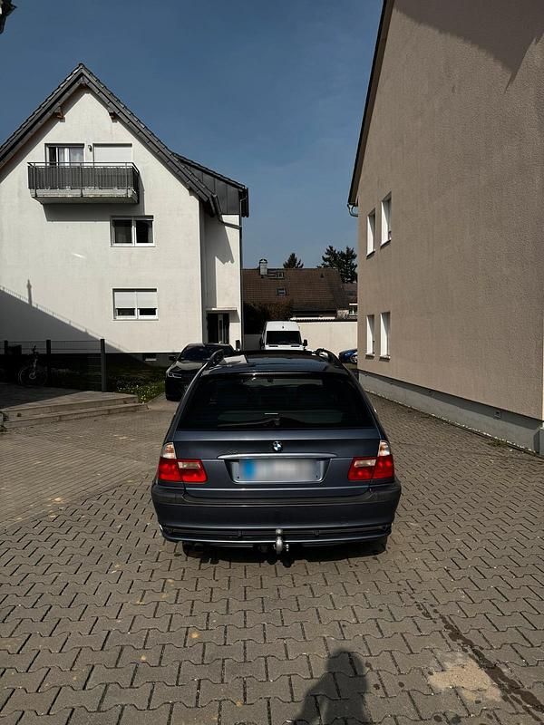 Gebraucht BMW 320 170 PS (125 kW) 2005 Blau Kombi