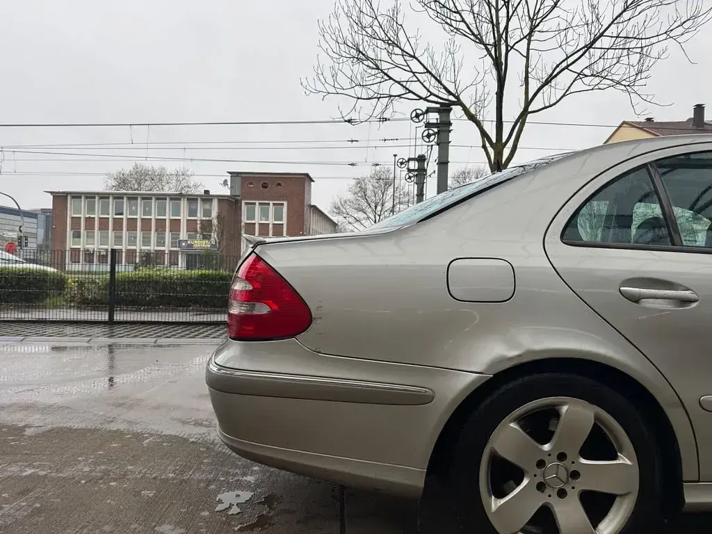 Second-hand Mercedes E320 224 CP (164 kW) 2003 Argintiu Berlinǎ