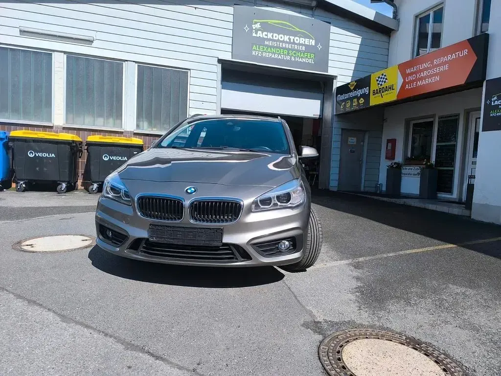 Gebraucht BMW 220 Active Tourer Advantage 192 PS (141 kW) 2015 Van / Kleinbus