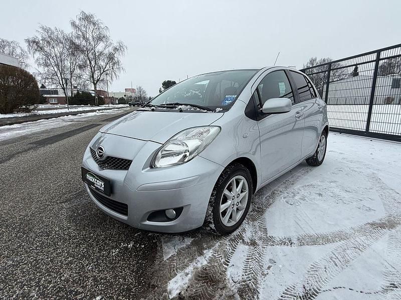 Gebraucht Daihatsu Charade 99 PS (72 kW) 2012 Silber Limousine
