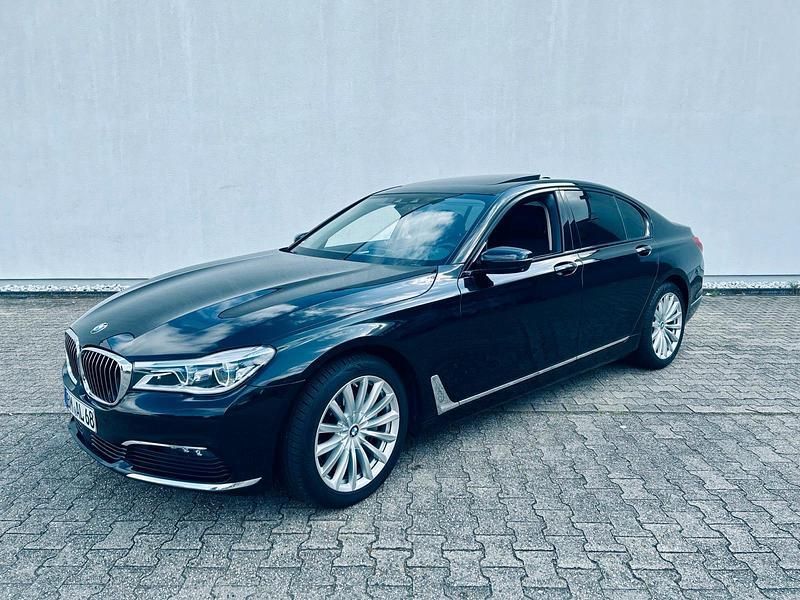 Schwarz Gebraucht 2017 BMW 740 Shadowline Limousine | 31.400 € (Guter Preis) - Bild 1/4
