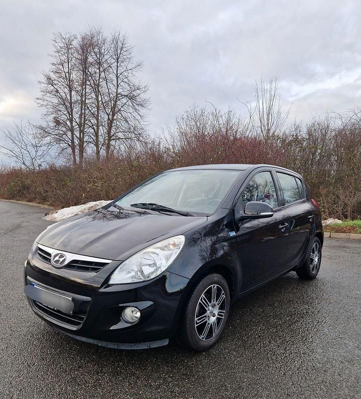 Schwarz Gebraucht 2011 Hyundai i20 Edition Kleinwagen | 5.900 € (Teuer) - Bild 1/4