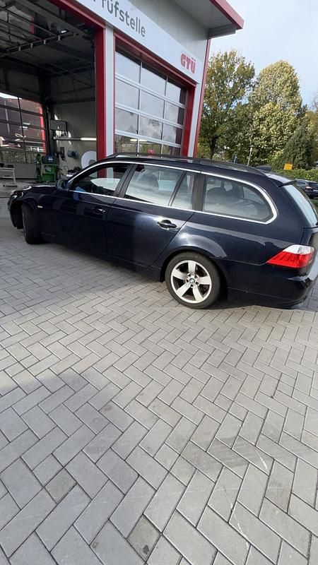Blau Gebraucht 2006 BMW 523 Kombi | 4.500 € (Fairer Preis) - Bild 1/1