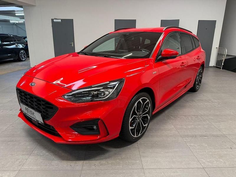 Rot Gebraucht 2021 Ford Focus ST-Line X Limousine | 20.950 € (Teuer) - Bild 1/3