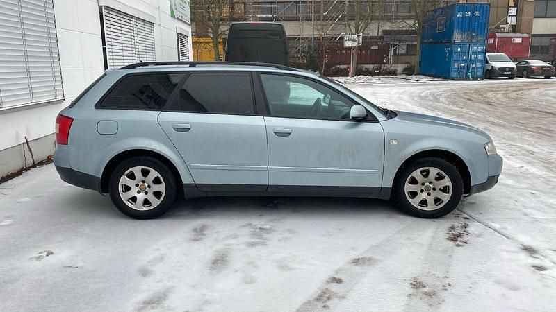 Gebraucht Audi A4 131 PS (96 kW) 2003 Blau Kombi