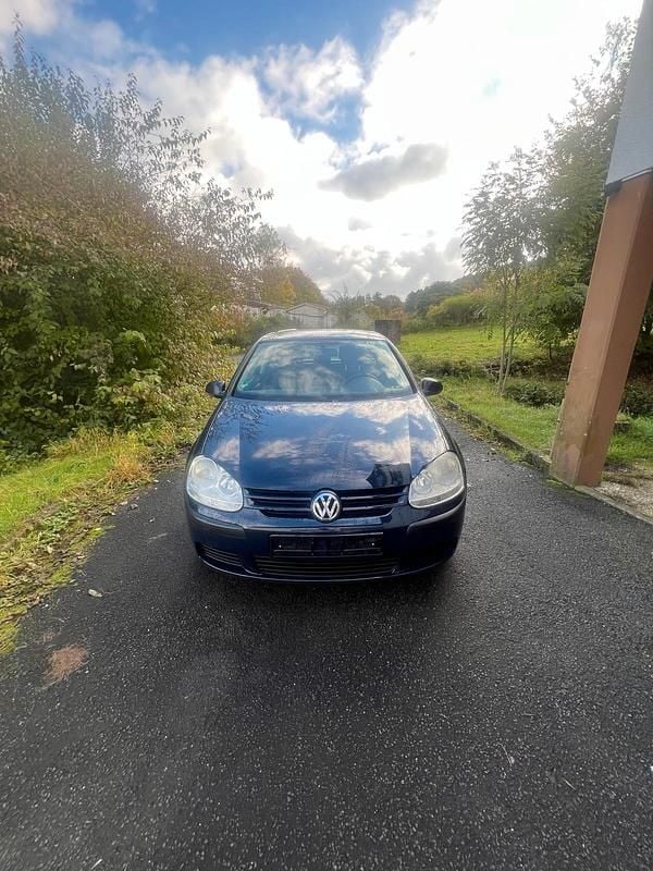 Blau Gebraucht 2004 VW Golf V Kleinwagen | 1.750 € (Guter Preis) - Bild 1/4
