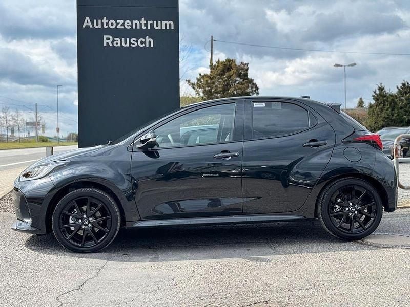 Neu Mazda 2 Homura-Line 116 PS (85 kW) 2025 Schwarz Limousine