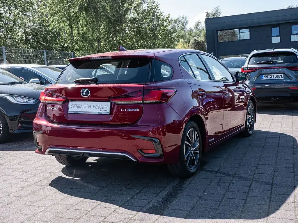 Second-hand Lexus CT200h Executive Line 99 CP (72 kW) 2019 Roșu Berlinǎ