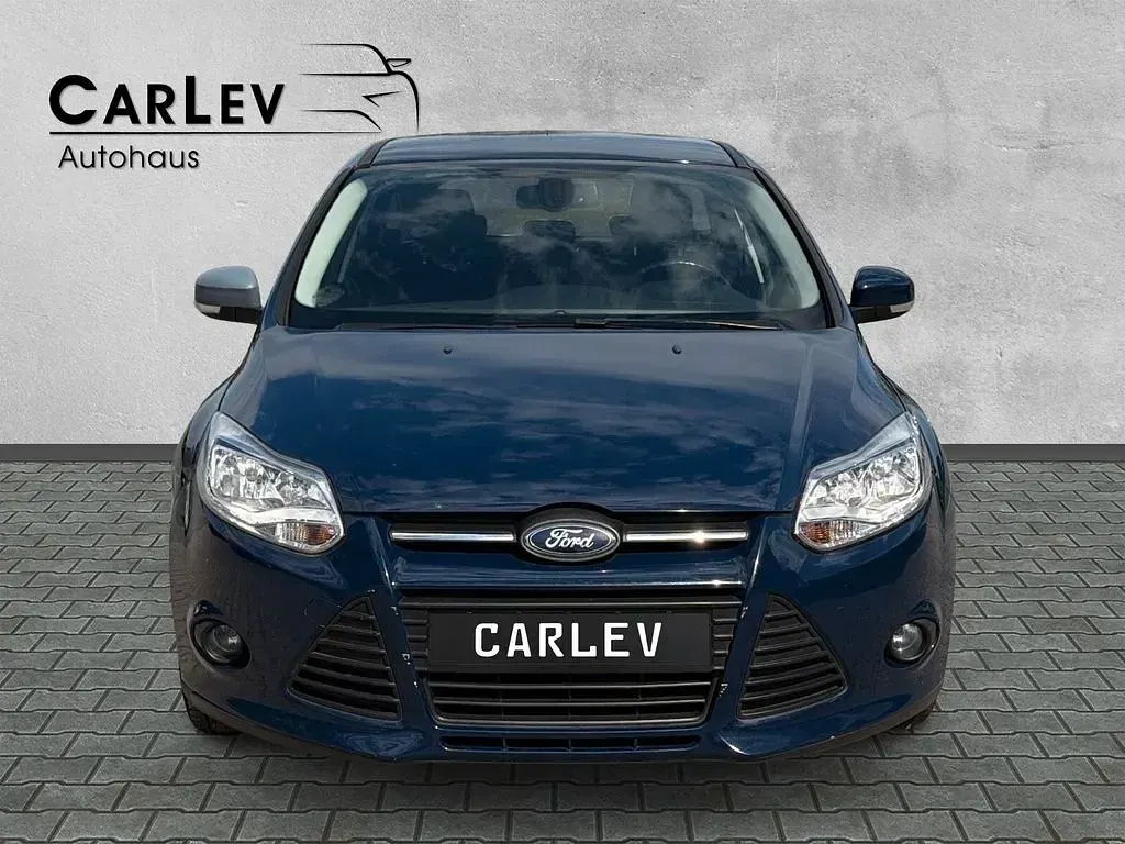Gebraucht Ford Focus Trend 101 PS (74 kW) 2013 Blau Limousine
