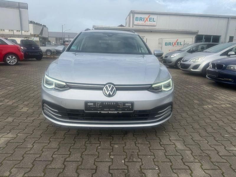 Silber Gebraucht 2024 VW Golf VIII Life Kombi | 21.450 € (Guter Preis) - Bild 1/4
