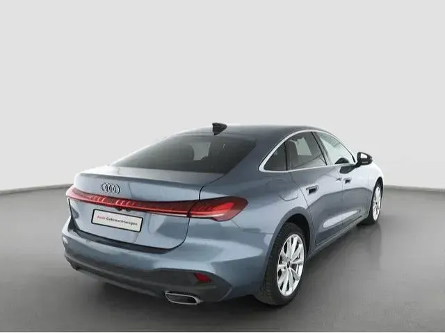 Gebraucht Audi A5 Sport 204 PS (150 kW) 2025 Horizontblau metallic Limousine
