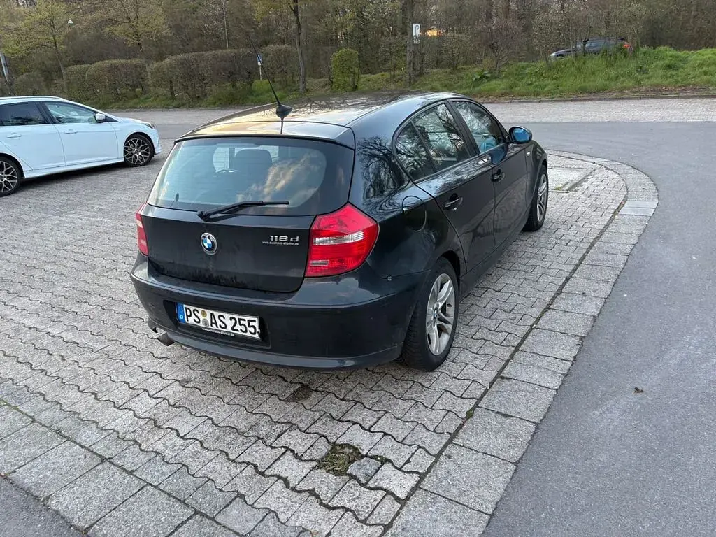Gebraucht BMW 118 143 PS (105 kW) 2007 Schwarz Kleinwagen