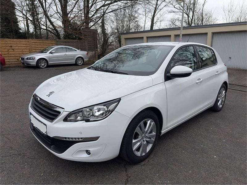 Gebraucht Peugeot 308 Style 110 PS (80 kW) 2016 Weiß Limousine