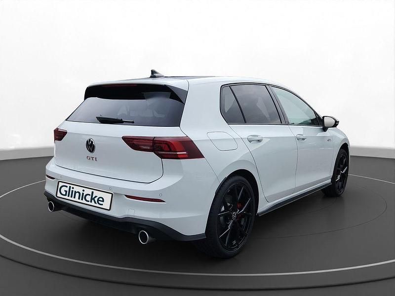 Neu VW Golf VIII GTI 265 PS (194 kW) 2026 Pure white uni / schwarz uni Limousine