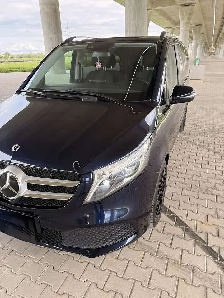 Gebraucht Mercedes V220 Edition 163 PS (119 kW) 2018 Blau Van / Kleinbus