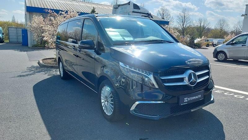 Gebraucht Mercedes V300 237 PS (174 kW) 2024 Obsidianschwarz Van / Kleinbus