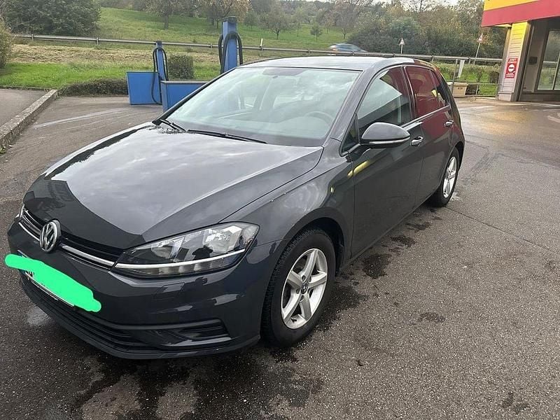 Grau Gebraucht 2018 VW Golf VII Trendline Limousine | 11.800 € (Guter Preis) - Bild 1/4