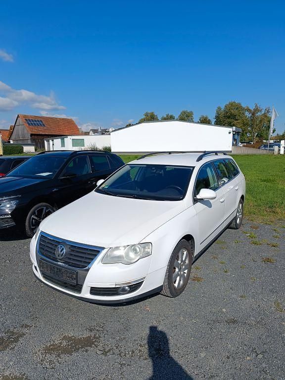 Weiß Gebraucht 2009 VW Passat Kombi | 2.000 € (Guter Preis) - Bild 1/4