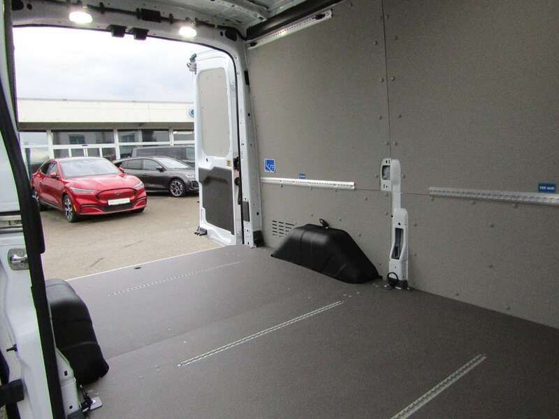 Gebraucht Ford E-Transit Trend 135 kW (184 PS) 2024 Frostweiß Van