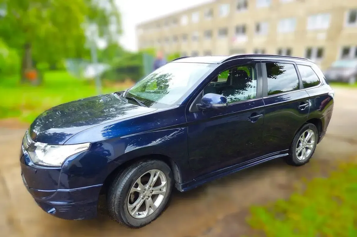 Używany Mitsubishi Outlander 150 KM (110 kW) 2013 Niebieski SUV
