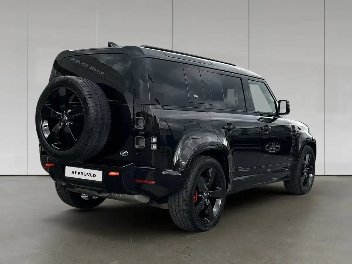 Gebraucht Land Rover Defender 304 PS (223 kW) 2023 Santorini black SUV