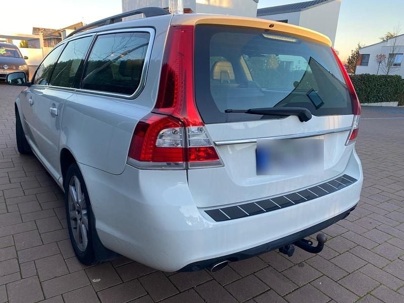 Gebraucht Volvo V70 Kinetic 181 PS (133 kW) 2016 Weiß Kombi