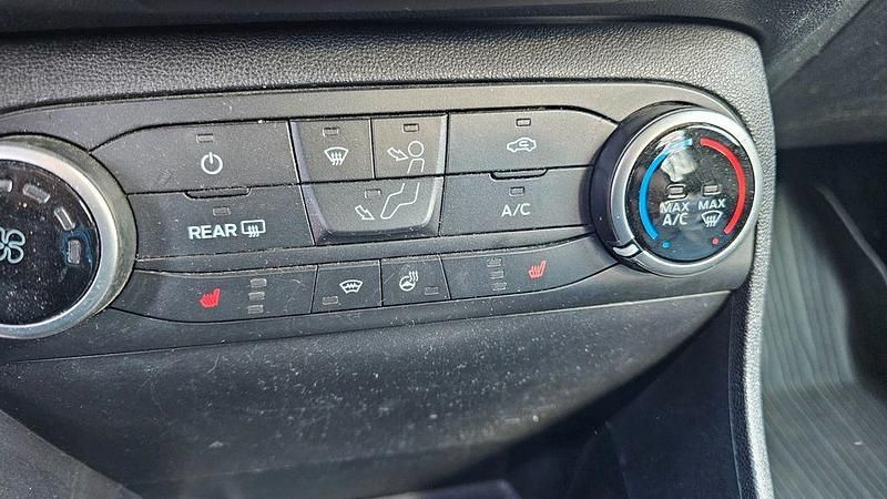 Gebraucht Ford Fiesta Trend 75 PS (55 kW) 2020 Weiß Kleinwagen