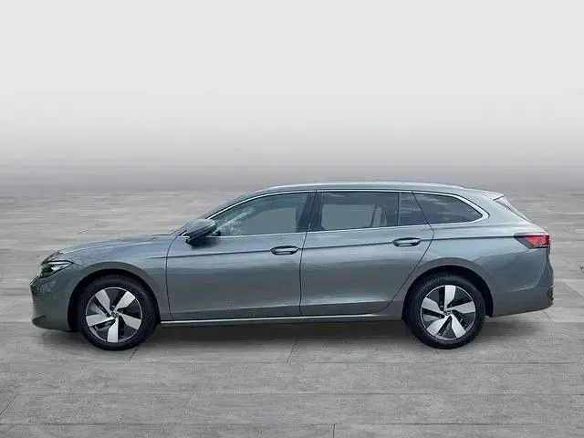 Gebraucht VW Passat Business 150 PS (110 kW) 2025 Grau Kombi