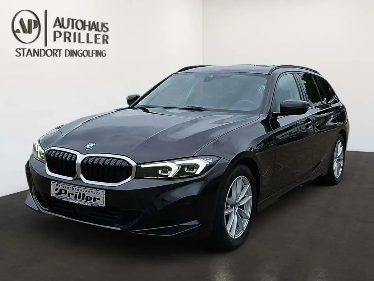 Gebraucht BMW 320 190 PS (139 kW) 2022 Black sapphire metallic Kombi