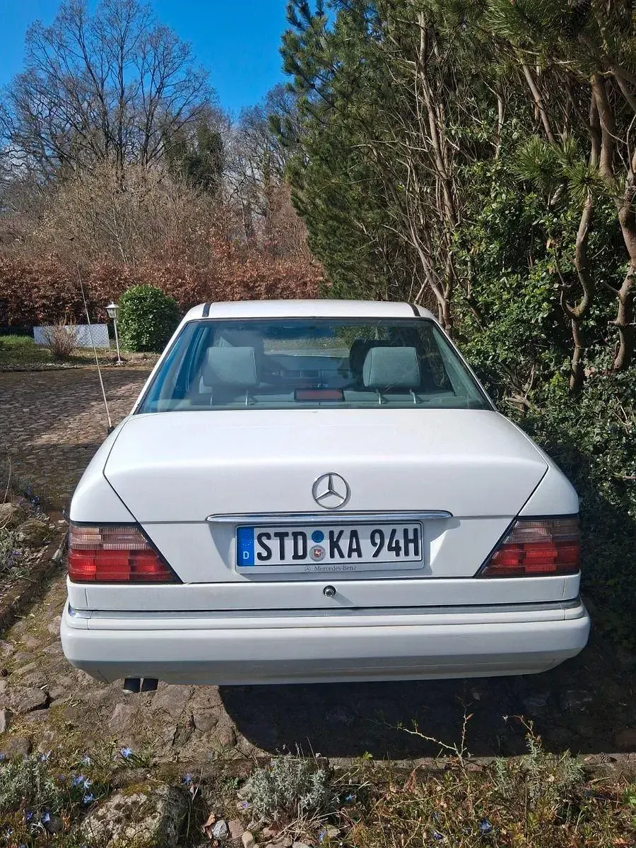 Brugt Mercedes E280 193 HK (141 kW) 1993 Hvid Sedan