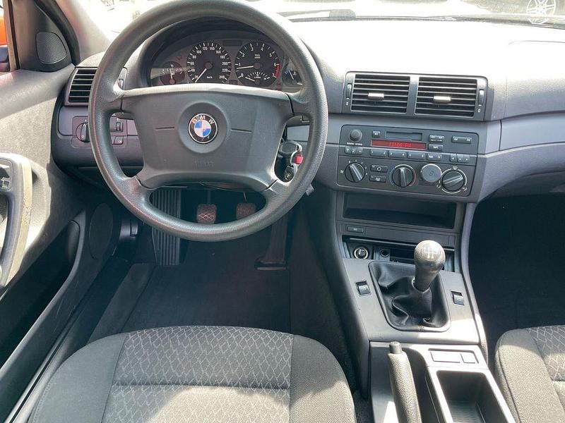 Gebraucht BMW 318 Compact 143 PS (105 kW) 2002 Rot Kleinwagen