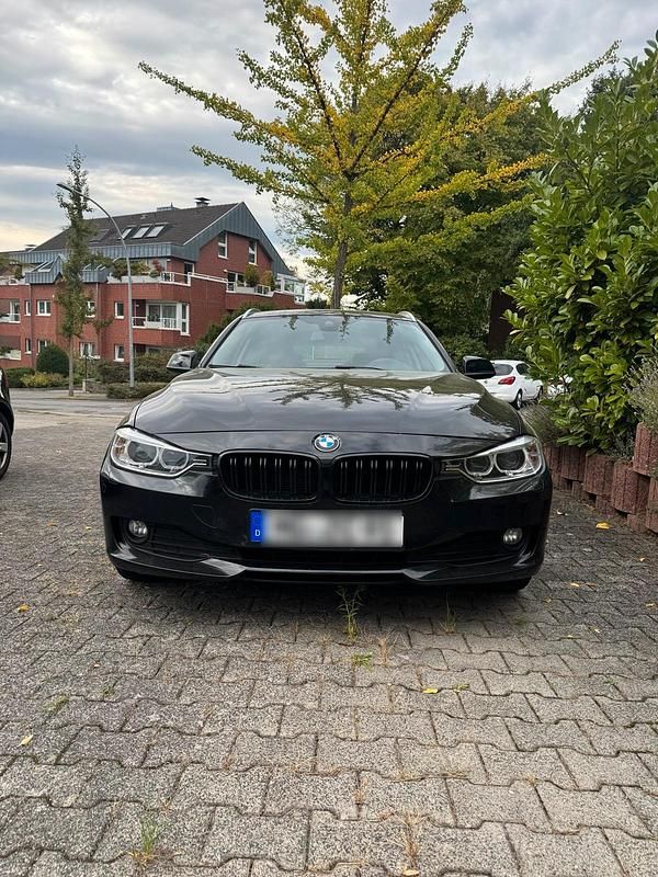 Schwarz Gebraucht 2015 BMW 316 Kombi | 7.500 € - Bild 1/4