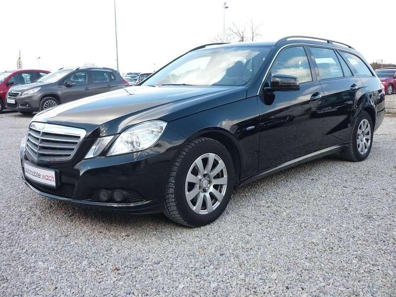 Gebraucht Mercedes E200 184 PS (135 kW) 2011 Schwarz Limousine