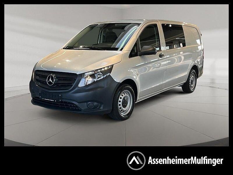 Brillantsilber metallic Gebraucht 2021 Mercedes Vito Van / Kleinbus | 28.072 € (Guter Preis) - Bild 1/4