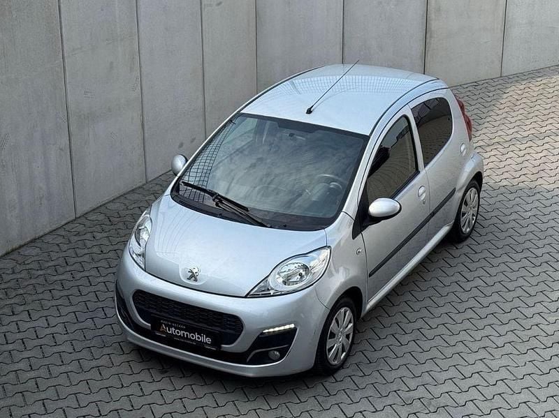 Gebraucht Peugeot 107 Active 68 PS (50 kW) 2012 Silber Kleinwagen