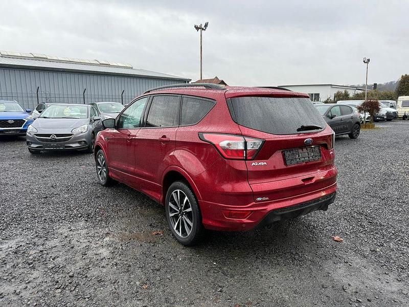 Gebraucht Ford Kuga ST-Line 179 PS (131 kW) 2019 Rot SUV
