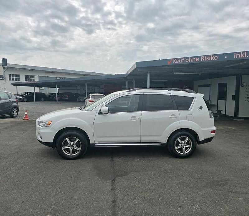 Gebraucht Mitsubishi Outlander 177 PS (130 kW) 2011 Weiß SUV