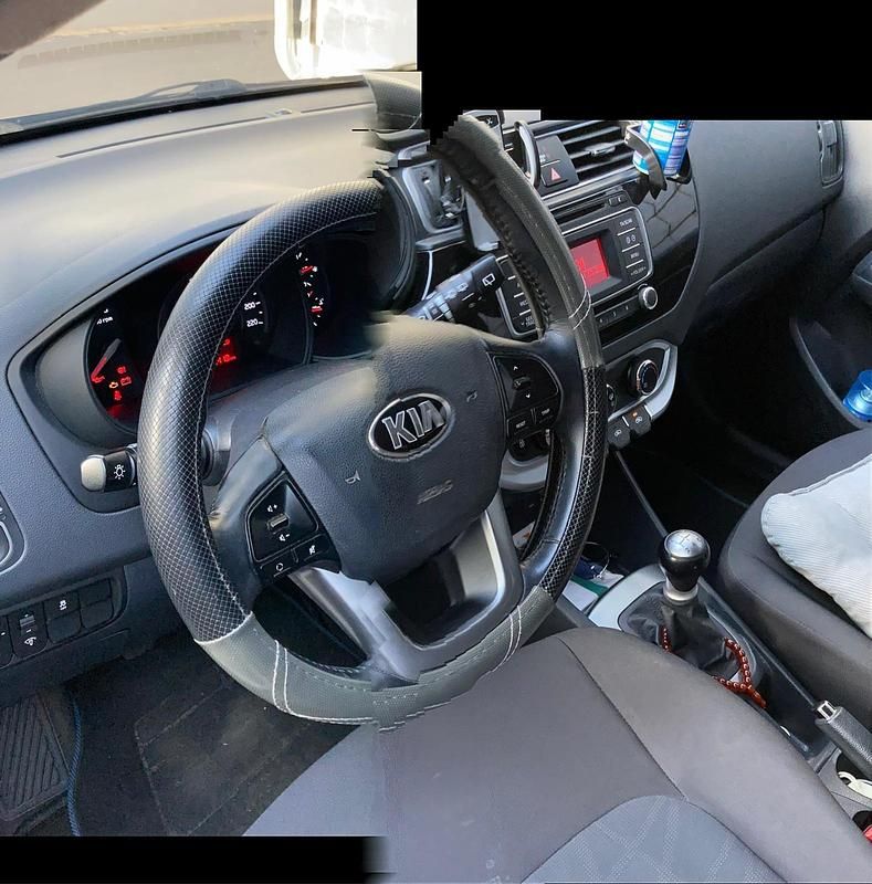 Gebraucht Kia Rio 84 PS (61 kW) 2015 Weiß Limousine