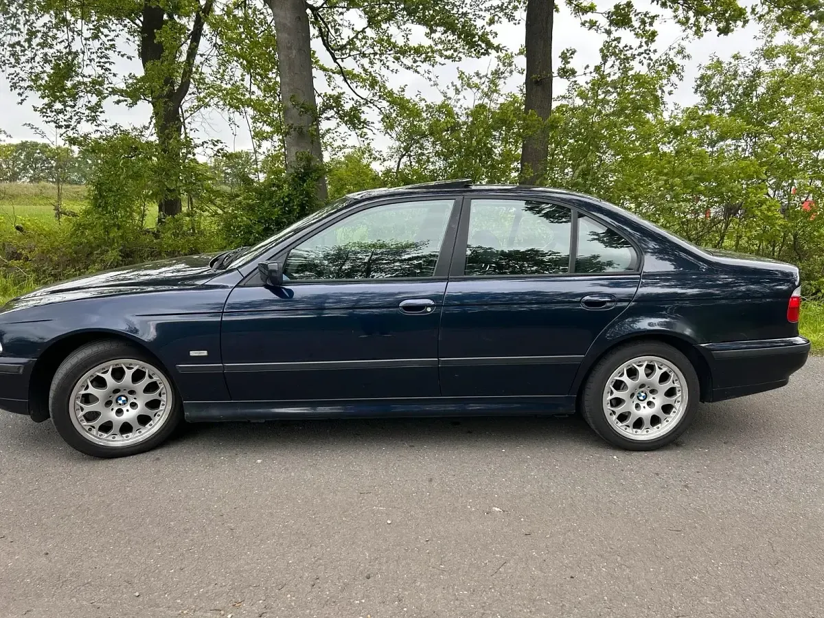 Gebraucht BMW 523 170 PS (125 kW) 2000 Blau Limousine
