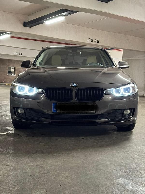 Gebraucht BMW 320 184 PS (135 kW) 2013 Braun Limousine