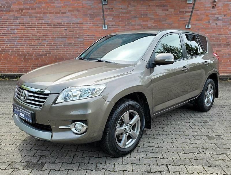 Braun Gebraucht 2013 Toyota RAV4 Travel SUV | 10.990 € (Guter Preis) - Bild 1/4