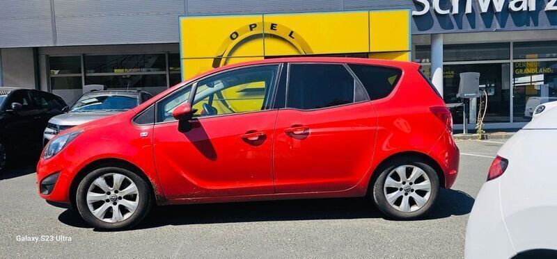 Rot Gebraucht 2011 Opel Meriva Design Edition Van / Kleinbus | 2.700 € (Guter Preis) - Bild 1/4