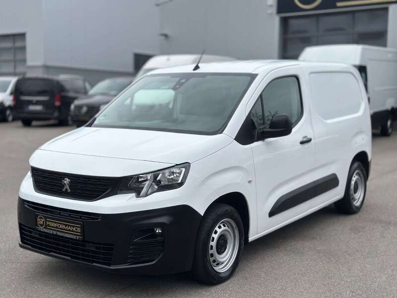 Weiß Gebraucht 2020 Peugeot Partner Premium Van / Kleinbus | 15.990 € (Fairer Preis) - Bild 1/4