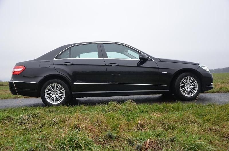 Gebraucht Mercedes E300 231 PS (169 kW) 2010 Schwarz Limousine