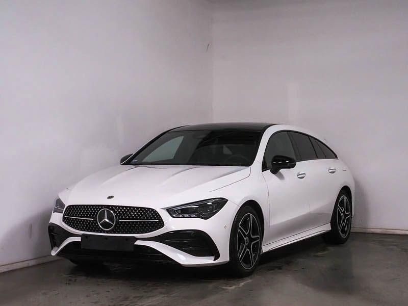 Weiß Gebraucht 2024 Mercedes CLA220 Premium Limousine | 42.220 € (Etwas zu teuer) - Bild 1/4