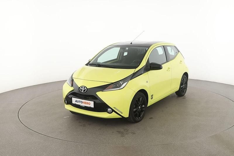 Gelb Gebraucht 2017 Toyota Aygo X-cite Kleinwagen | 7.460 € (Fairer Preis) - Bild 1/3