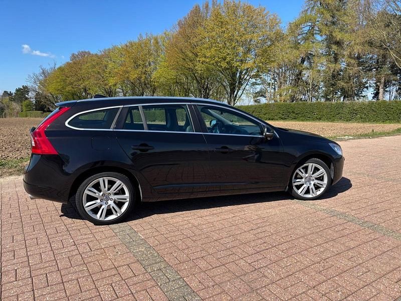 Gebraucht Volvo V60 Summum 230 PS (169 kW) 2013 Schwarz Kombi