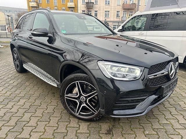 Obsidianschwarz Gebraucht 2022 Mercedes GLC300e AMG SUV | 27.888 € (Fairer Preis) - Bild 1/4