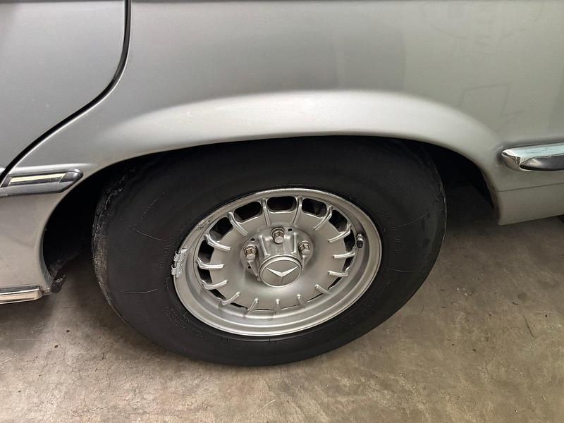 Gebraucht Mercedes 450 286 PS (210 kW) 1977 Silber Limousine